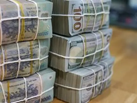 Vì sao lãi suất cuối năm dự báo khó giảm?