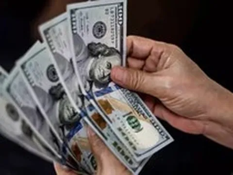 Vì sao giá USD lao dốc?