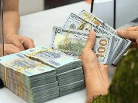 Giá USD tự do, ngân hàng giảm mạnh