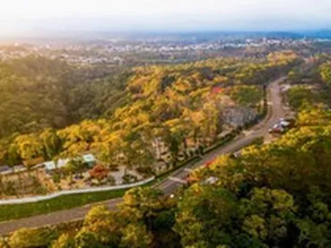 Việt Nam sở hữu một khu vực cao 1.200m so với mực nước biển, không khí mát mẻ quanh năm ví như “Đà Lạt thu nhỏ”, được đề xuất xây thêm khách sạn 5 sao sau khi Sun Group đổ bộ