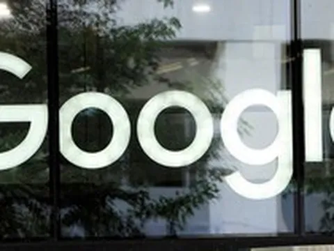 Google chi 10 triệu USD mua dữ liệu Spirit Airlines phục vụ AI