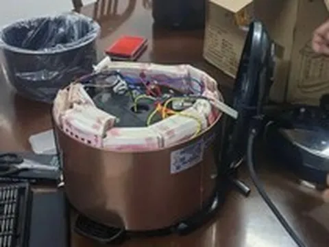 Phát hiện người đàn ông giấu 373 triệu trong nồi cơm điện