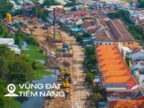 Cận cảnh đại công trường cầu đường Bình Tiên 6.300 tỷ: Máy móc rầm rộ san lấp mặt bằng, BĐS khu Nam chờ trục kết nối mới