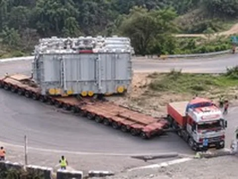 Phát hiện khối kim loại nặng 250 tấn được vận chuyển bằng đoàn xe hộ tống, đi quãng đường gần 2.000 km để thực hiện nhiệm vụ đặc biệt