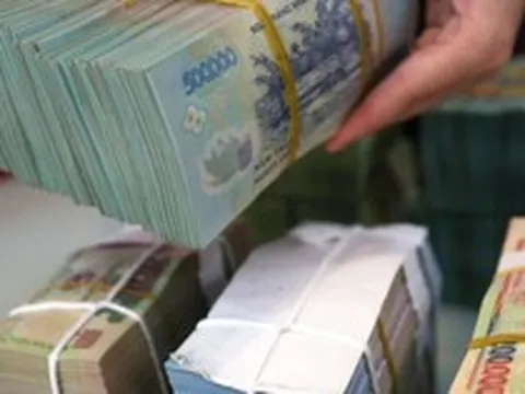 Người dân mạnh tay gửi tiết kiệm ngân hàng
