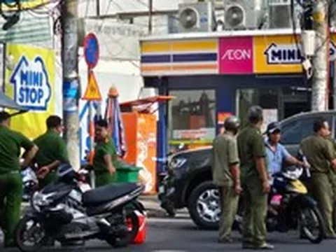 Cháy khách sạn ở TPHCM, nhiều người mắc kẹt