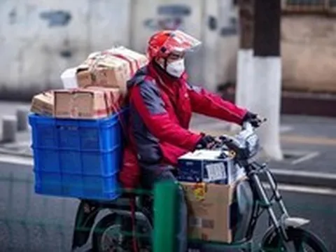 Đơn hàng 135.000 đồng nhưng khách chuyển khoản 135 triệu và ghi rõ là cảm ơn, ngay sau đó công an yêu cầu shipper lên làm việc