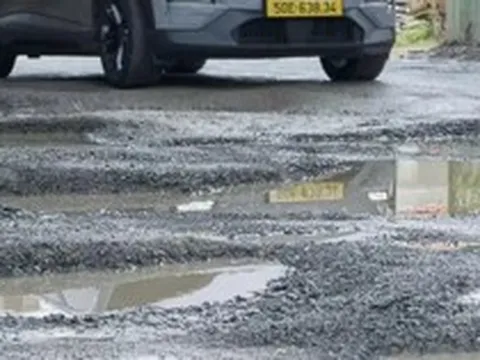 Ám ảnh con đường tử thần ở TPHCM, mới vá xong lại nát bét