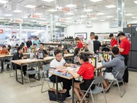 CellphoneS bắt đầu giao iPhone 18 Pro và 18 Pro Max cho khách hàng đặt trước.