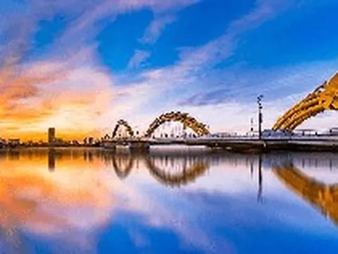 Thành phố đáng sống bậc nhất Việt Nam sở hữu cây cầu đầu tiên và duy nhất có thể phun lửa, phun nước, thiết kế độc đáo lọt top kỳ quan kiến trúc thế giới