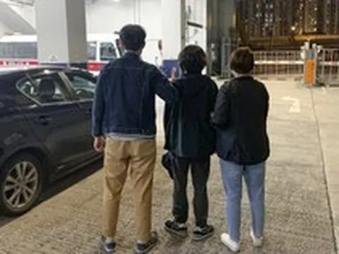 Đến ngân hàng rút 14 tỷ đồng tiền tiết kiệm nhưng không chứng minh được số tiền, công an đưa người đàn ông SN 1943 về trụ sở để điều tra