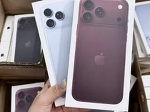Tăng gấp đôi nguồn cung, iPhone 18 Pro Max vẫn cháy hàng, dân buôn bán chênh 4-6 triệu đồng