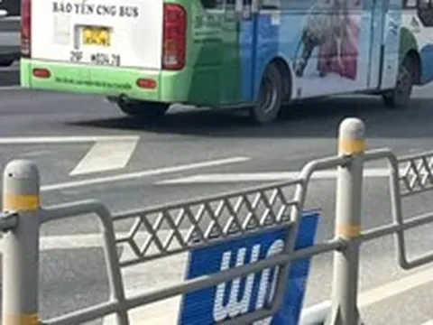 Hà Nội tạm gỡ biển báo khoảng cách trên cầu Nhật Tân