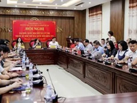Agribank cùng Đoàn đại biểu Quốc hội thành phố Hà Nội trao 1 tỷ đồng hỗ trợ xây dựng Nhà Đại đoàn kết