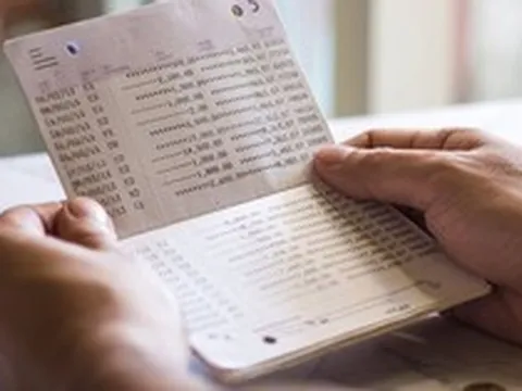 Vì sao nhiều người gửi tiền "đứng ngồi không yên" muốn nhanh tất toán sổ tiết kiệm?