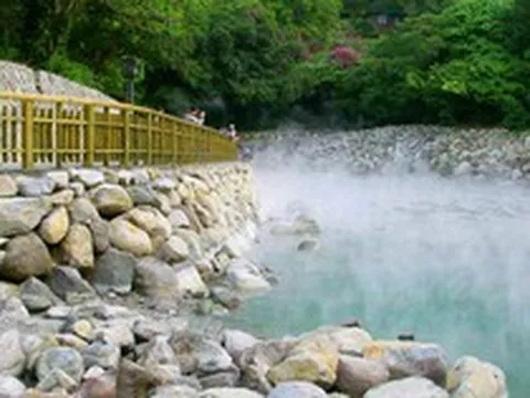 Việt Nam có 'túi nước nóng' tự nhiên gần 80 độ C, mất 10 phút để chín trứng gà: diện tích trải rộng 4.000m2, nằm sát biên giới Việt - Lào