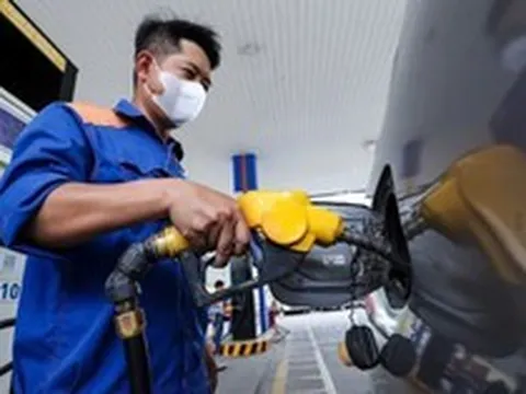 Giá xăng đồng loạt tăng, giá dầu diesel giảm