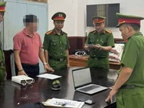Thi hành lệnh bắt tạm giam cựu nhân viên ngân hàng Trần Văn Trạng 47 tuổi