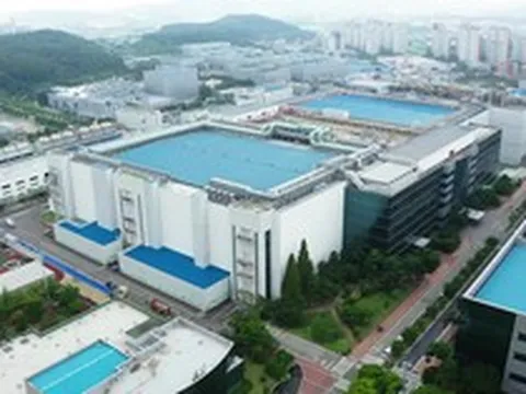 Samsung đưa 100 kỹ sư Việt Nam sang Hàn Quốc học công nghệ bán dẫn, chuẩn bị sản xuất “vàng AI” vừa tăng giá gần 5 lần