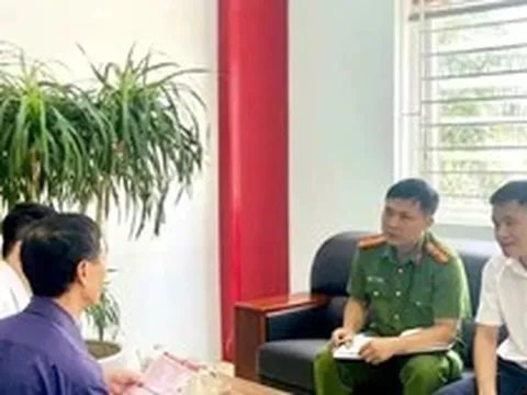 Nhân viên ngân hàng báo công an khi khách rút 1,5 tỷ đồng