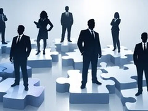 Ông Phạm Thanh Tiến, Cao Hùng Cường cùng 5 công ty muốn mua 300 triệu cổ phiếu một ngân hàng