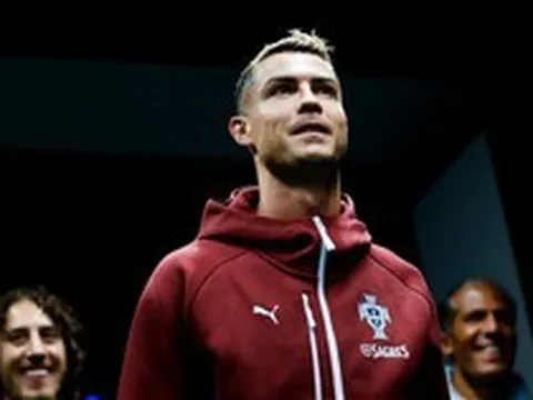 Tin được không, Ronaldo chỉ mất 39 giây để kiếm đủ số tiền nộp phạt cho LĐBĐ Bồ Đào Nha