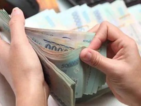 Lãi suất tiết kiệm ngân hàng đồng loạt giảm