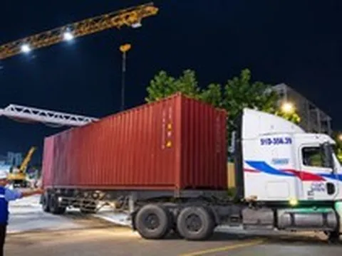 Xuyên đêm đón siêu máy xạ trị 2.000 tỷ đồng từ Mỹ về: 'Đại gia' Việt là người thứ 2 trên toàn cầu và đầu tiên tại Châu Á đặt mua