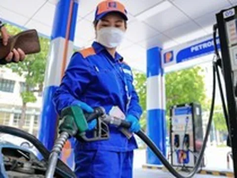 Thủ tướng yêu cầu khắc phục triệt để tình trạng mua bán xăng dầu lòng vòng