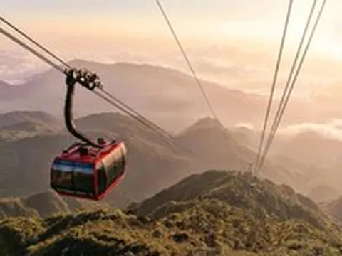 Việt Nam sắp có tuyến cáp treo nối thẳng lên đỉnh núi cao gần 1.700 m, rút ngắn hành trình xuyên rừng từ 4 giờ xuống 15 phút, công trình do Sun Group đầu tư