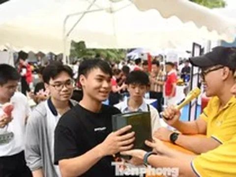Hàng nghìn người săn quà từ các ngân hàng tại Sóng Festival 2026