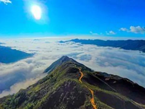 Việt Nam sở hữu một "sống lưng khủng long" tại điểm đến du lịch mới nổi hàng đầu châu Á với khí hậu mát mẻ quanh năm