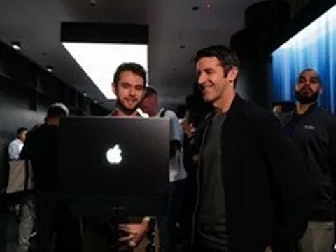 CEO Apple giải thích vì sao MacBook Pro có màn hình cảm ứng dù Steve Jobs từng phản đối