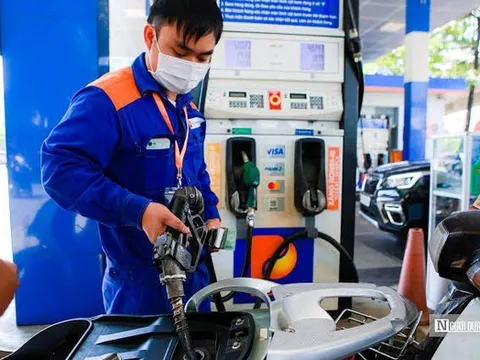 Giá xăng dầu hôm nay (29/10), đồng loạt bật tăng