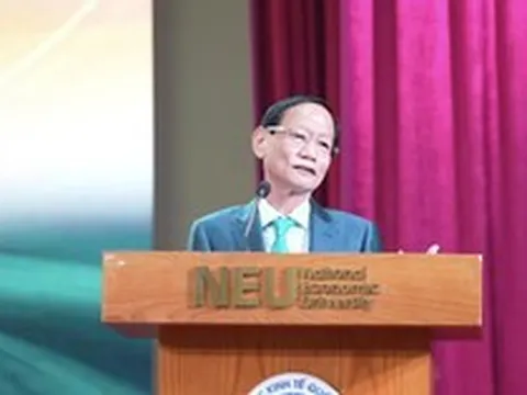 Ông Vũ Văn Tiền: Mình luôn phấn đấu thành người tử tế nên không đi theo kiểu bùng nổ, cứ đi nhẹ, nói khẽ, cười tươi để hợp tác với mọi người cho vui vẻ