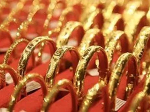 Giá vàng miếng, vàng nhẫn hôm nay (30/10) tại SJC, DOJI, Phú Quý, PNJ, Bảo Tín Minh Châu,.... quay đầu giảm mạnh: Bao nhiêu một chỉ?